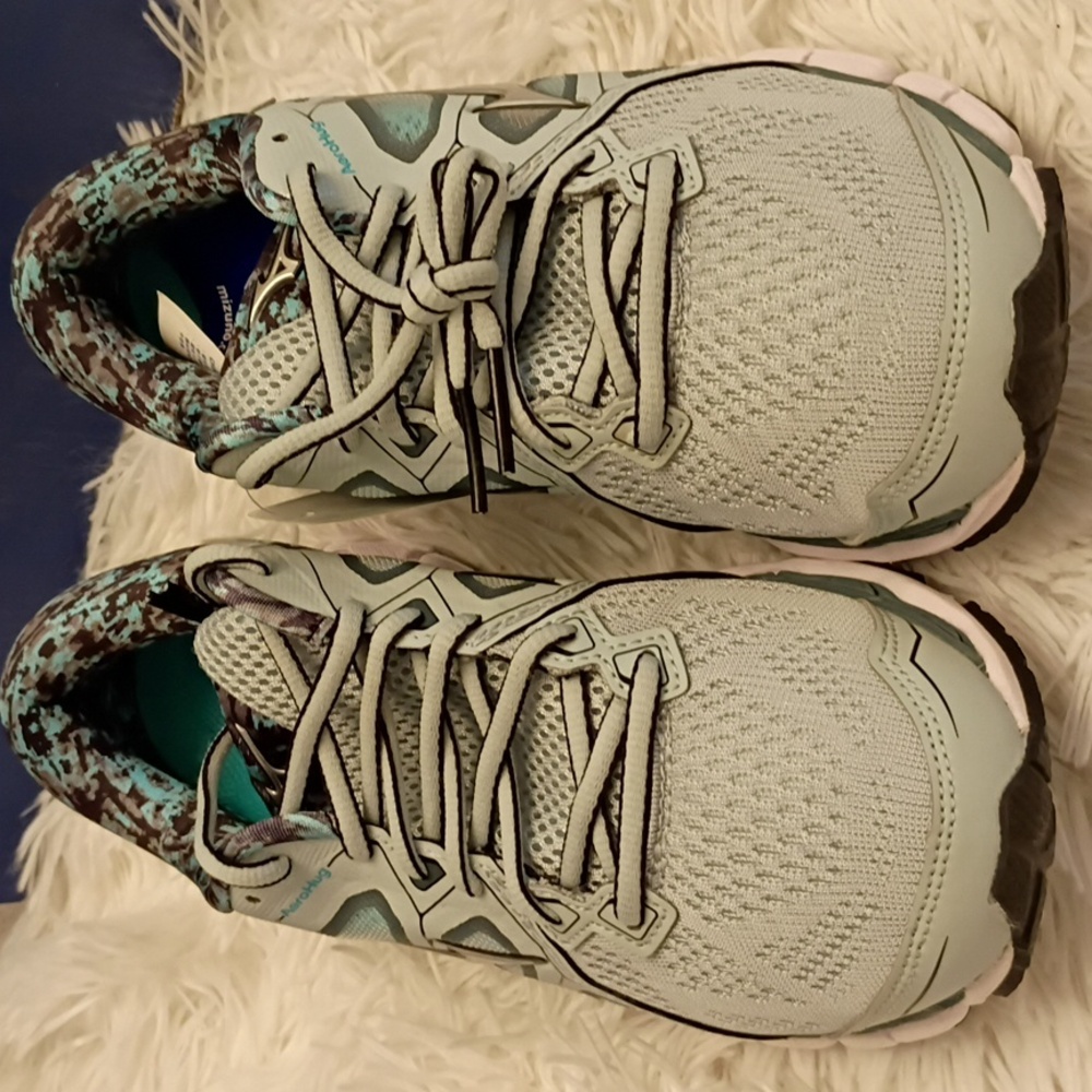 Mizuno Wave Sky 2 Women's Sz 6.5 Running Shoes ๐ ๐ - Picture 2 of 12